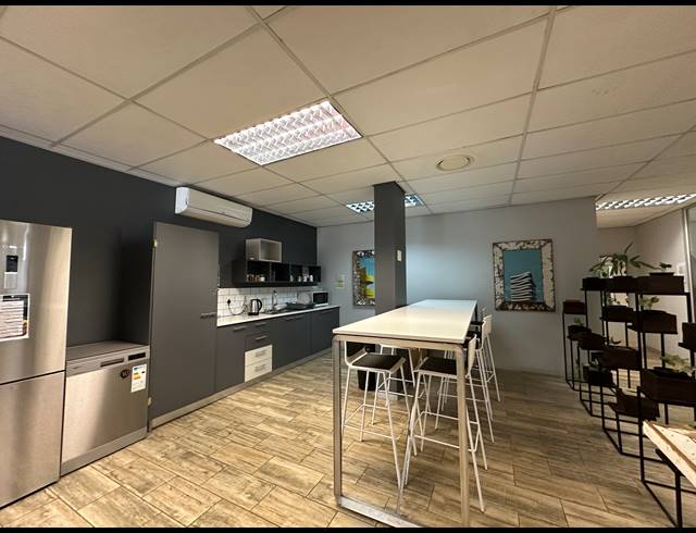 40M² CO-WORKING SPACE TO LET IN DIE HOEWES